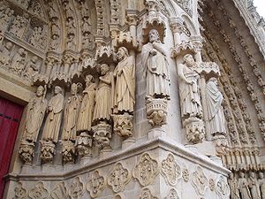 Amiens cath?drale (d?tail portail Ouest) 1.jpg